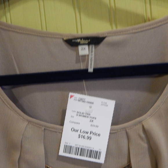 NWT Milan Woman Tan Blouse w/Gold Neck Accessory - Picture 4 of 7